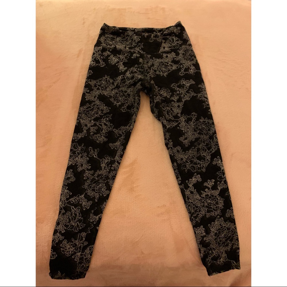 GARAGE Floral black and white leggings